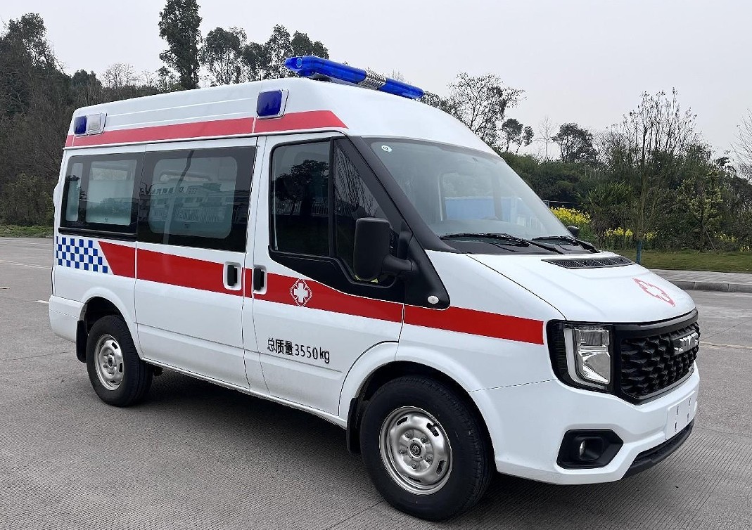 江铃福顺短轴中顶转运型救护车